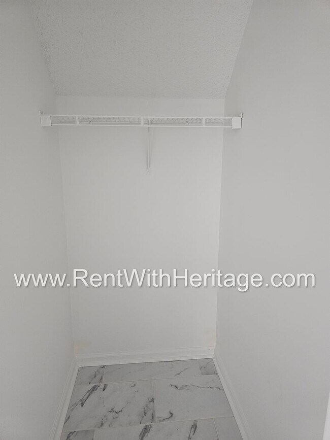 Building Photo - Gorgeous 3bd/ 2.5 bath Home in Popular Nat...