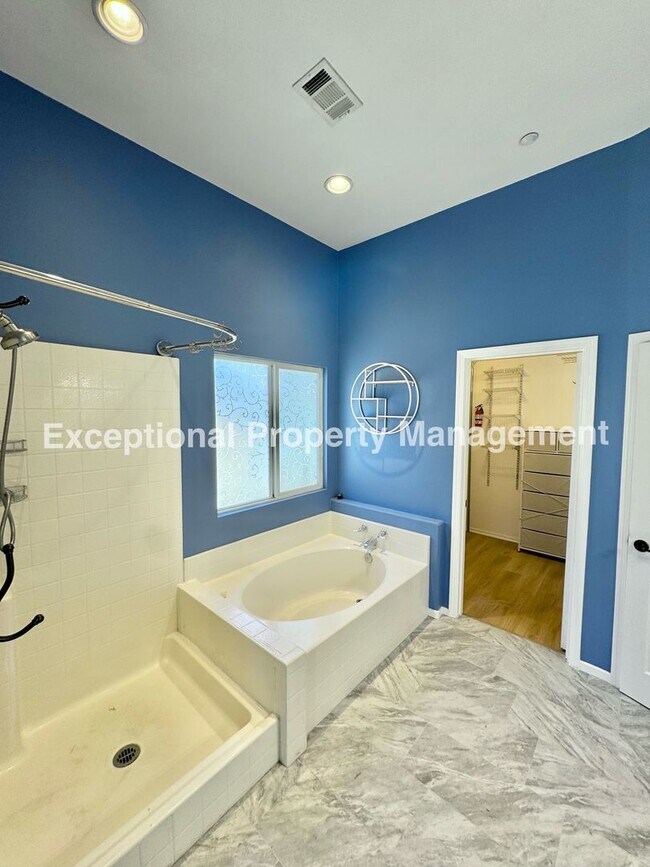 Building Photo - 14855 Hedge Row Ct