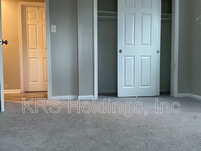 Building Photo - 1515 Cronin Dr