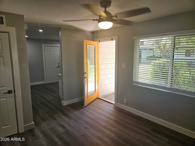 Building Photo - 3427 E Osborn Rd