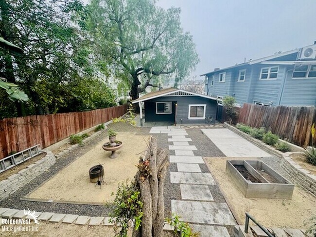 Building Photo - Beautiful 2Bdm 1.5Ba Home in the Heart of Los Angeles