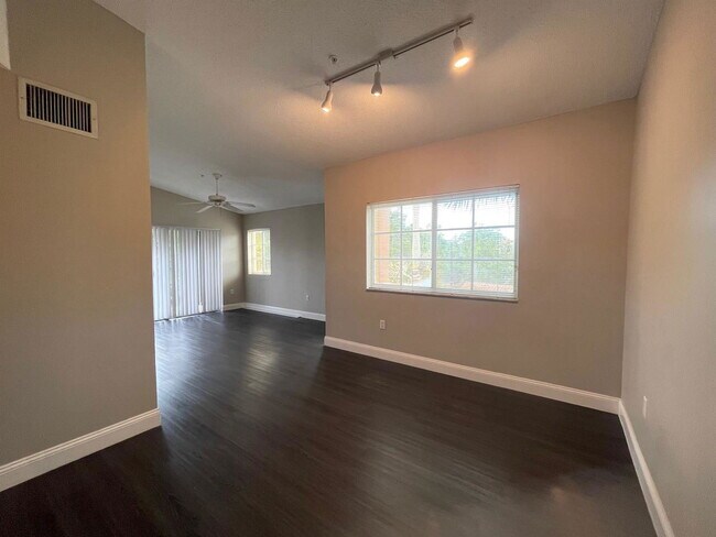 Building Photo - 4824 N State Rd 7