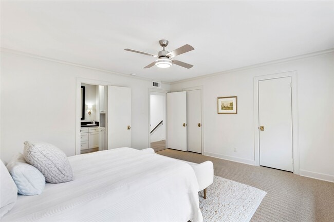 Building Photo - 3139 Bissonnet St