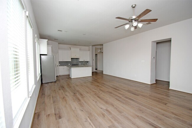 Building Photo - 24978 Tidmor Ln