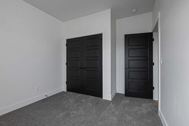 Building Photo - NEW BUILD 3-BED, 2-BATH UPSTAIRS DUPLEX UN...