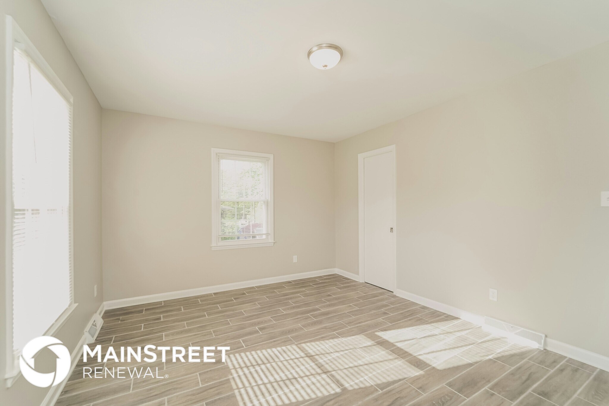 Building Photo - 5815 Mallard Dr S