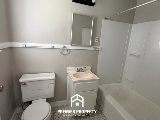 Building Photo - Cozy & Private 1BR/1BA Cottage | Fenced Yard & Washer/Dryer Included