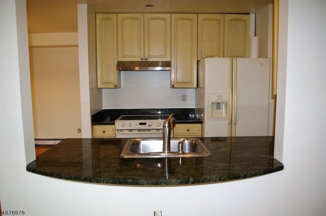 Building Photo - 17 Village Way