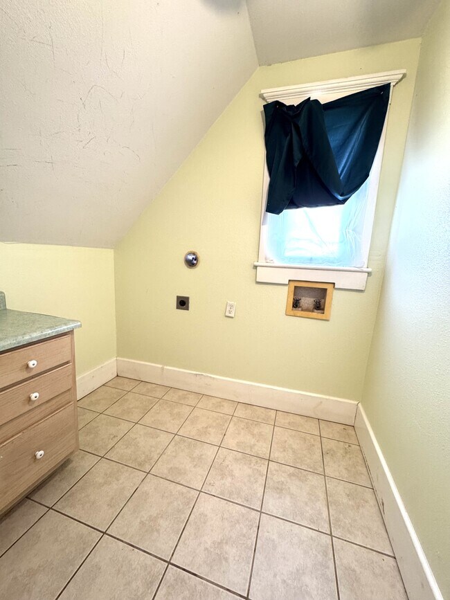 Building Photo - 624 N Wentz St