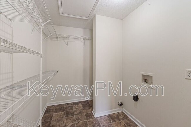 Building Photo - 3060 Abba Dr