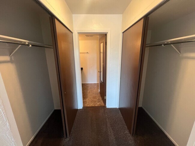Building Photo - **Move in Special-1/2 off first month**