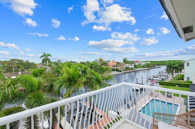 Building Photo - 2739 NE 15th St