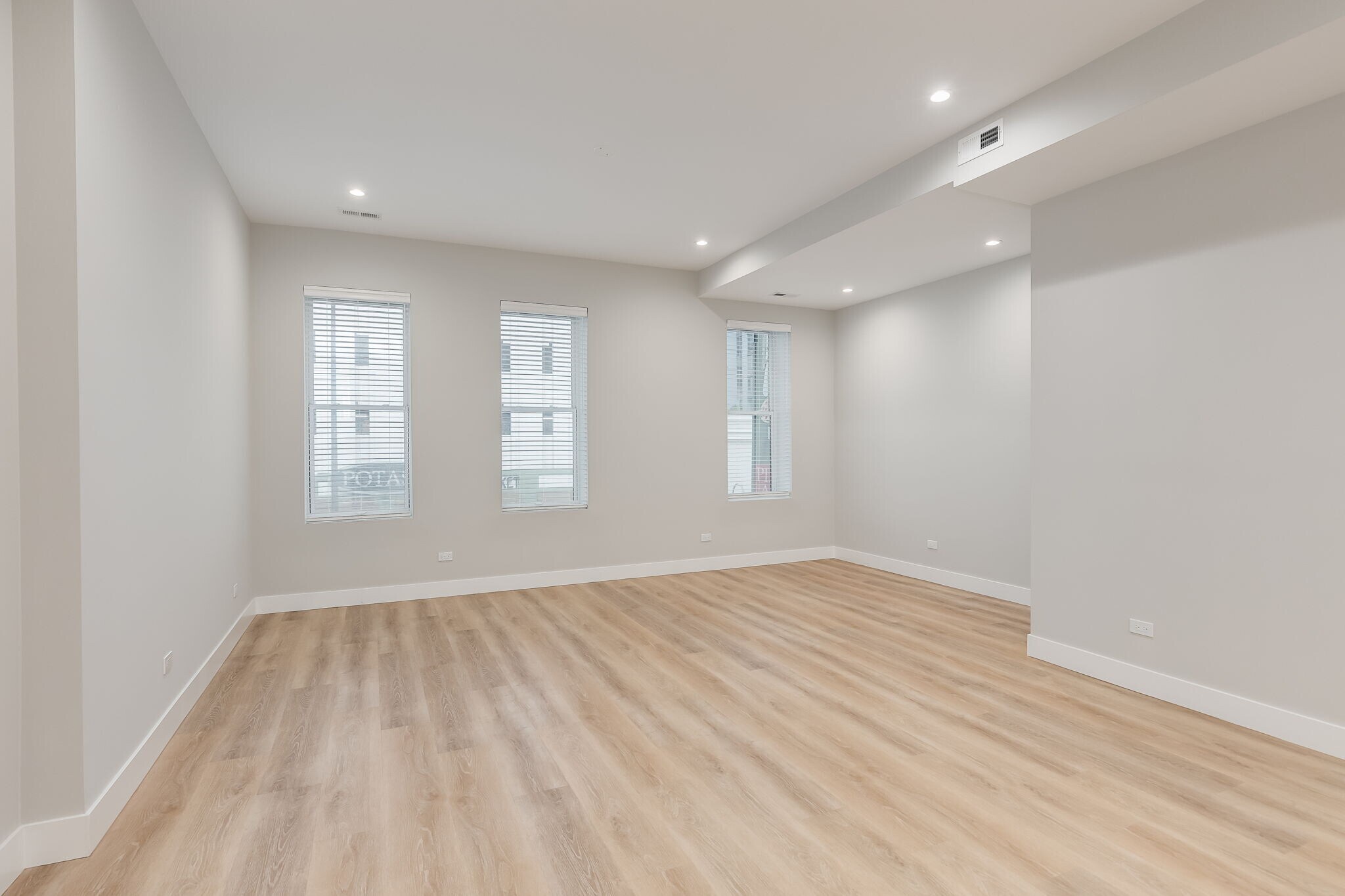 master bed - 864 N State St