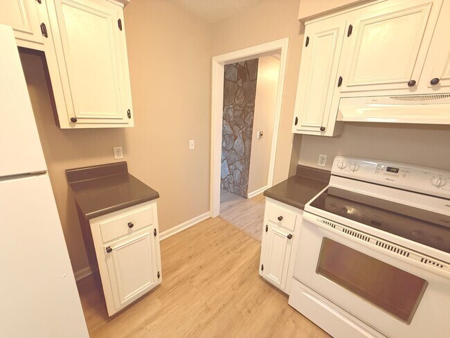 Building Photo - 4751 Tessie Ln