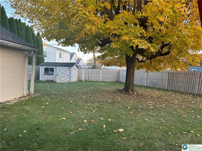 Building Photo - 10 Henry Ave