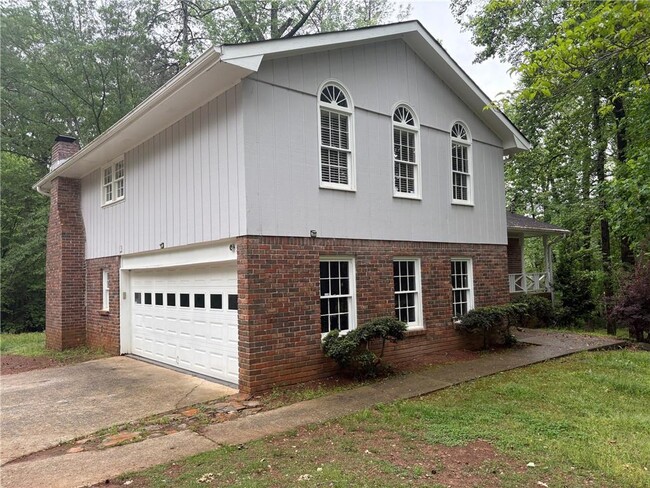 Primary Photo - 844 Chandler Dr SW