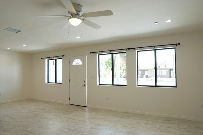 Building Photo - 517 S Mountain View Dr