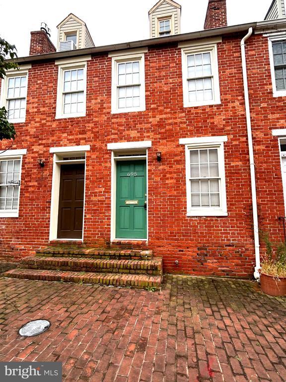 Building Photo - 659 Stirling St