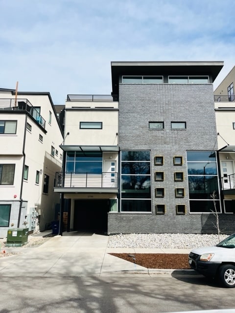 Building Photo - 2730 Decatur St
