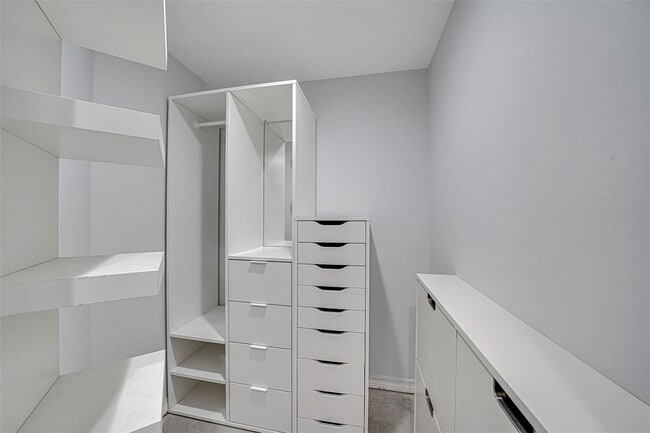 Building Photo - 2021 SE 10th Ave