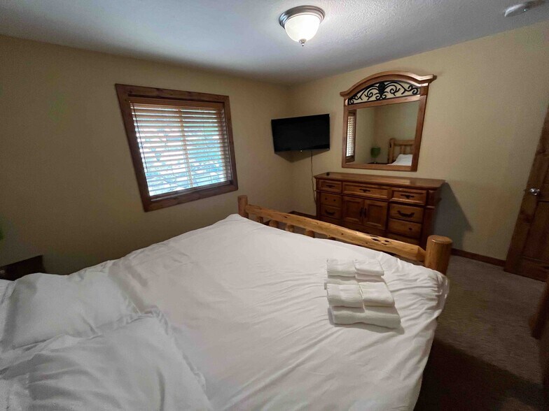 Building Photo - 511 N Aspen St