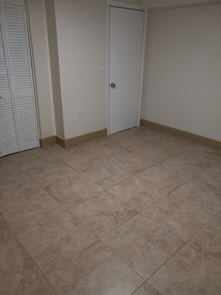 Building Photo - 5710 SW 38th St