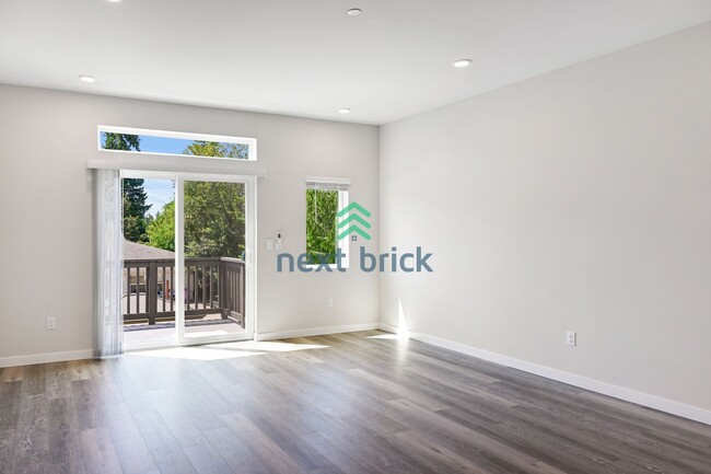 Building Photo - A fabulous 3 bedroom and 3 bathroom house