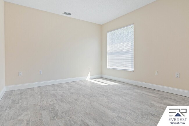 Building Photo - 96 Whispering Pine Dr