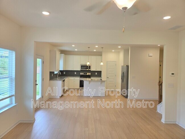 Building Photo - 142 Hadley Wy