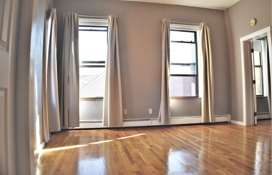 Building Photo - 664 Tremont St