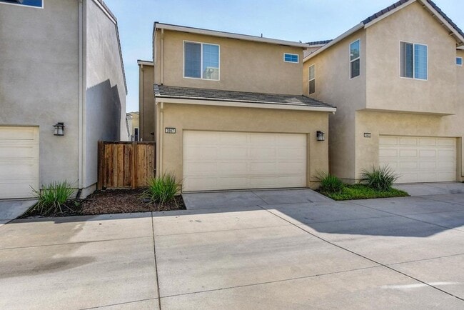 Building Photo - 3 Bed 2.5 Bath 2 Car Garage in Natomas