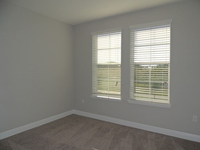 Building Photo - CALL ED FOR SHOWING APPOINTMENTS (352) 217...