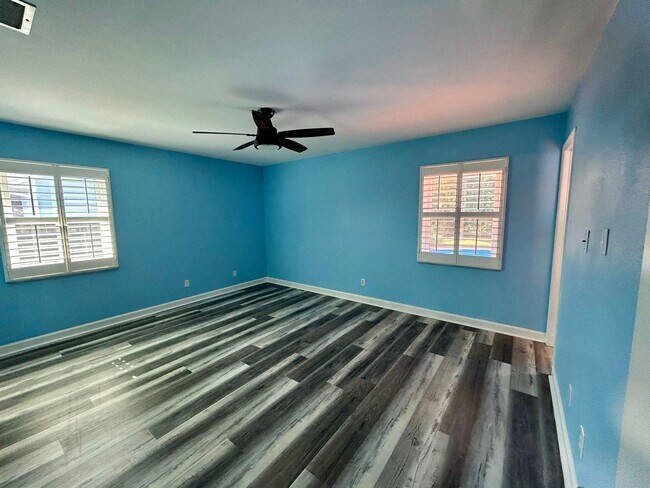 Building Photo - 316 NW Avens St