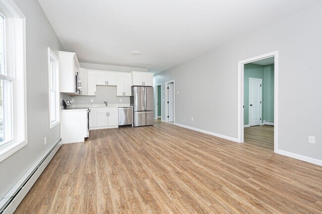 Building Photo - Remodeled 3 bedroom 1  bathroom 2nd Floor