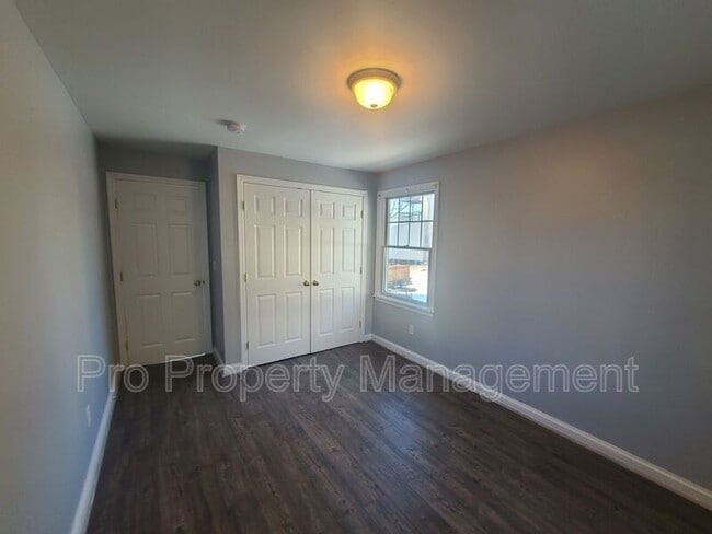 Building Photo - 129 Railroad St