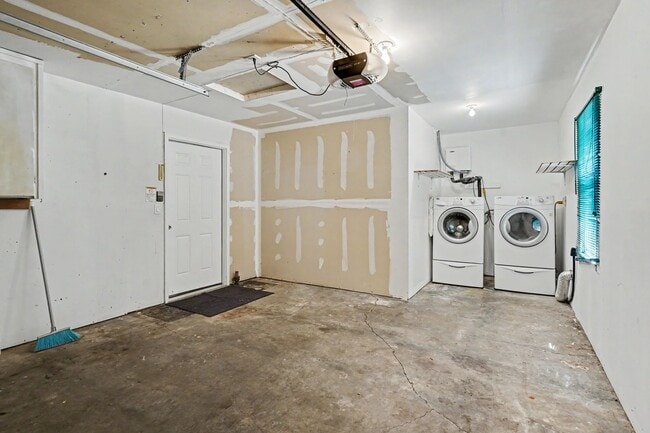 Building Photo - 3080 Park Ave NE