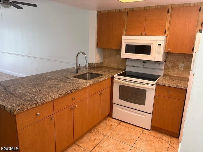 Building Photo - 2700 Park Windsor Dr