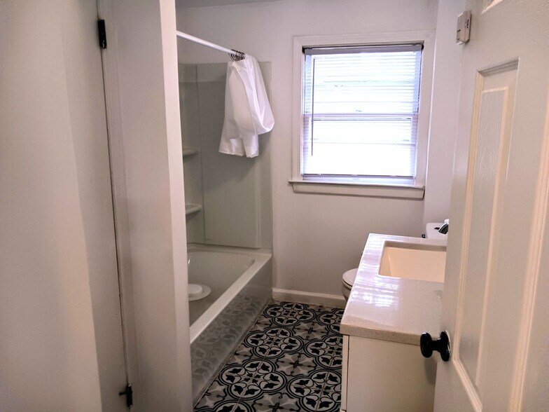 Building Photo - 12 Lubec St