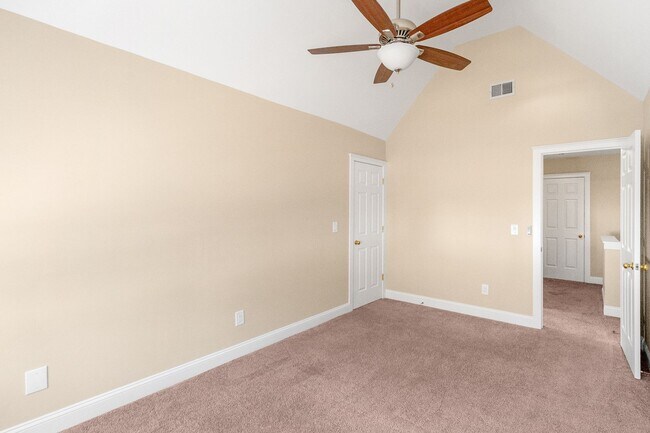 Building Photo - Charming 3 bed 2.5 bath Home in Huntersville!