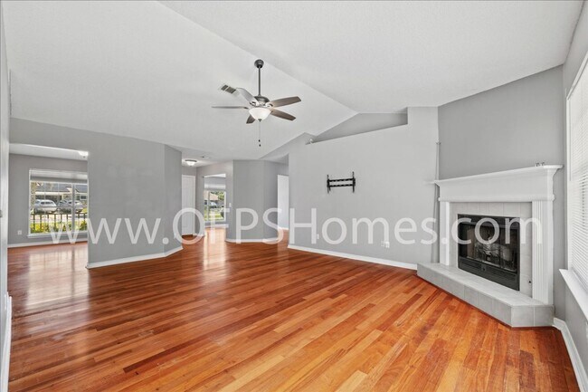Building Photo - 4 Bedroom Home in Antioch Estates