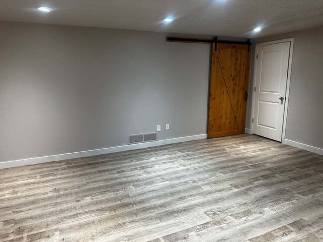 Building Photo - Stunning 3 bedroom AVAILABLE NOW!