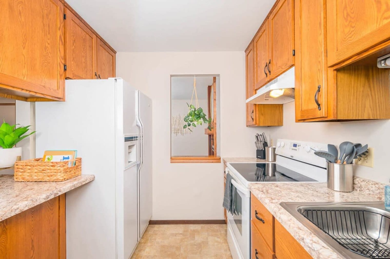 Building Photo - 1207 W Ridgeview Dr