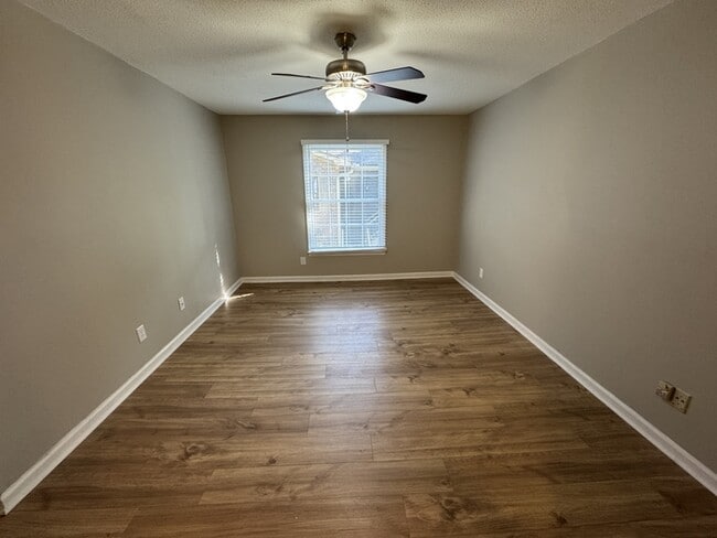 Building Photo - 2080 Woodlawn Dr SW