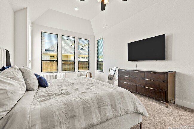 Building Photo - 507 Caliban