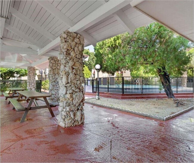 Building Photo - 3901 SW 109th Ave