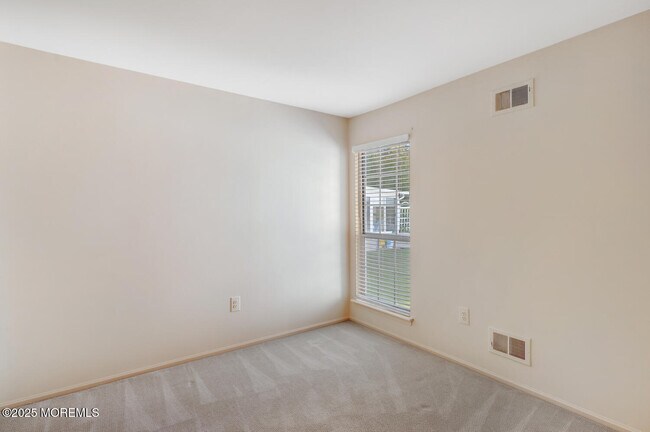 Building Photo - 405 Lexington Dr