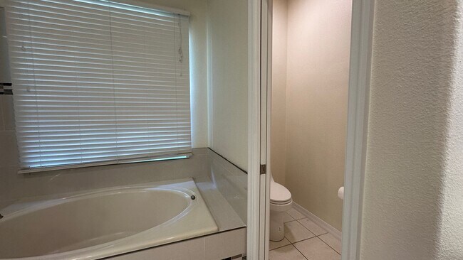 Building Photo - 1653 Cherry Ridge Dr
