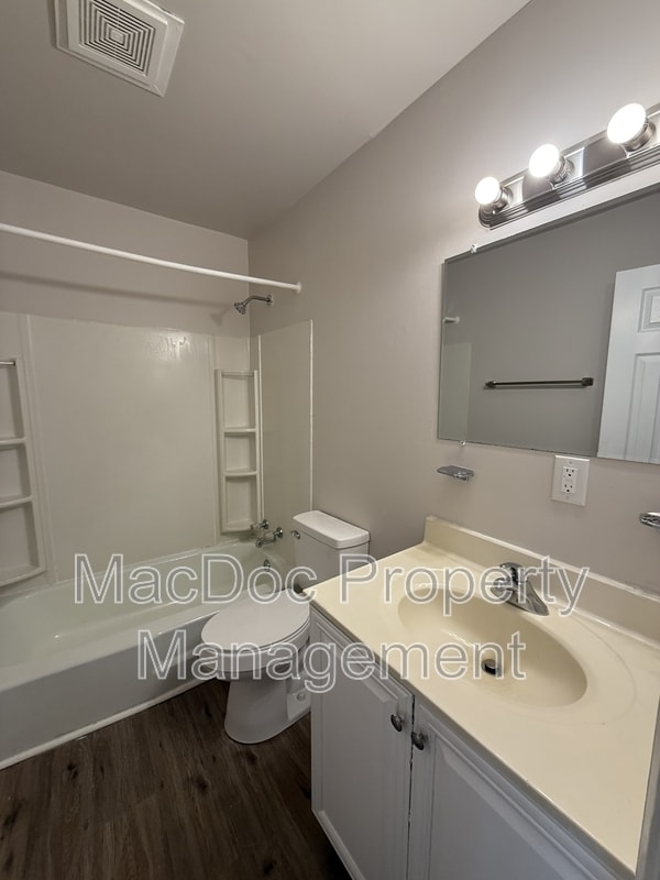 Building Photo - 534 Olde Greenwich Cir