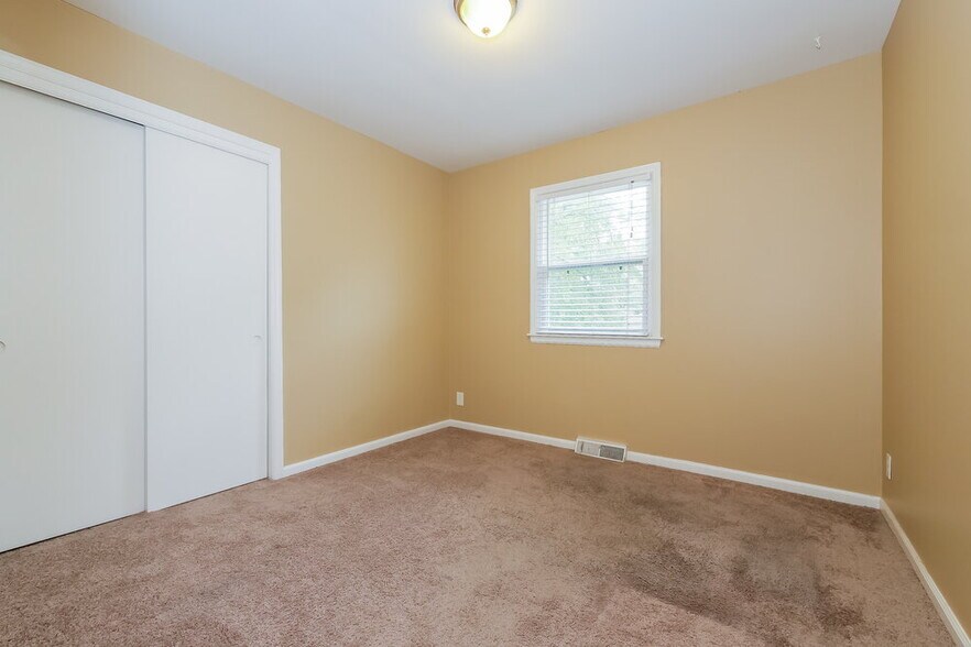 Building Photo - 9915 Westgate Ln