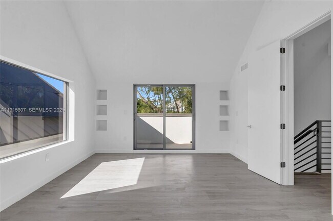 Building Photo - 3604 Day Ave